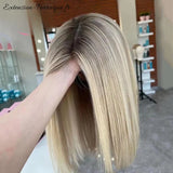 Perruque naturelle blonde courte à mèches brunes