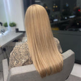 Longue perruque blonde cendrée lace frontal